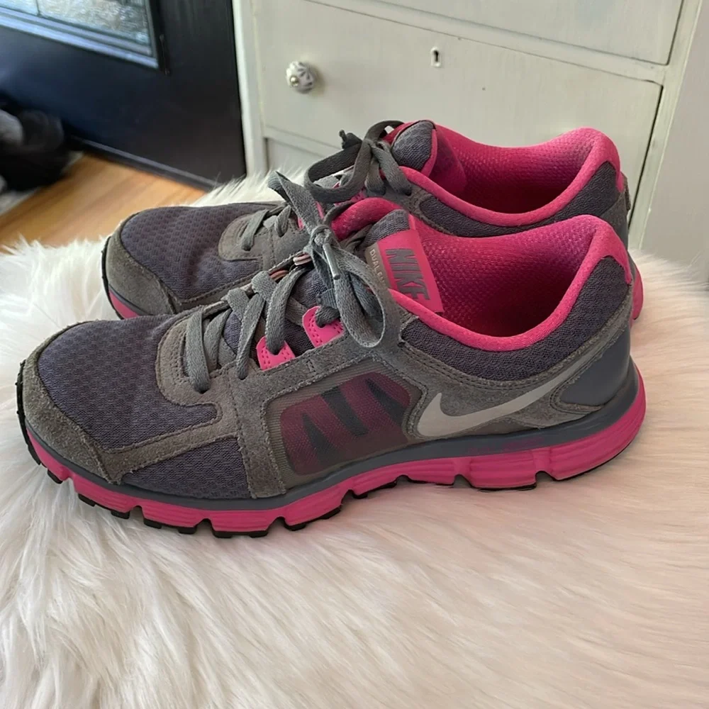 Nike tennis Shoes Gray Pink 10